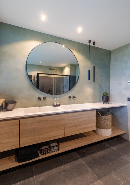 Landelijke badkamers stralen serene rust uit | Keukens Badkamers